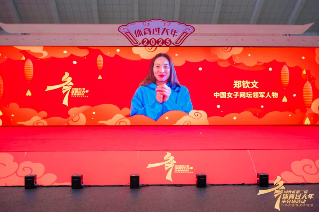 而是用冷靜